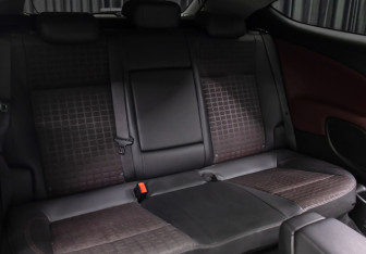 Подержанный автомобиль Opel Astra Hatchback 2013 года (12 фото)