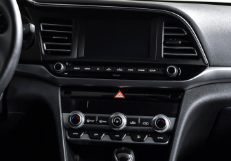 Подержанный автомобиль Hyundai Elantra Sedan 2019 года (13 фото)