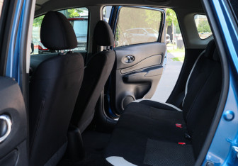 Подержанный автомобиль Nissan Note 2017 года (8 фото)