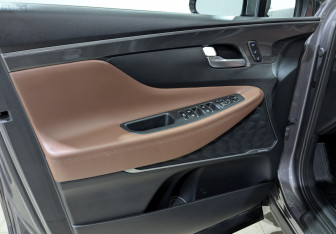 Подержанный автомобиль Hyundai Santa Fe 2022 года (19 фото)