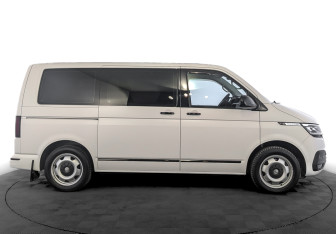 Подержанный автомобиль Volkswagen Multivan 2020 года (4 фото)