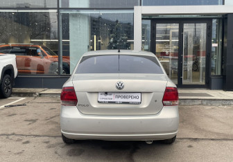 Подержанный автомобиль Volkswagen Polo Sedan 2011 года (6 фото)