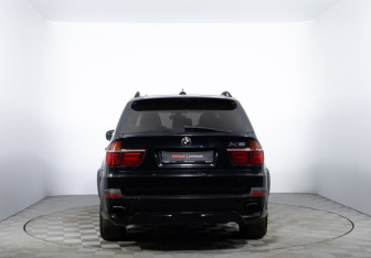 Подержанный автомобиль BMW X5 2008 года (6 фото)