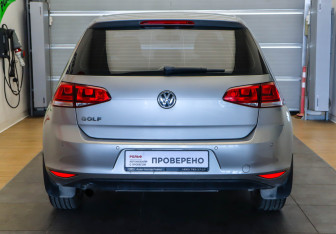 Подержанный автомобиль Volkswagen Golf Hatchback 2015 года (5 фото)