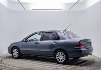 Подержанный автомобиль Mitsubishi Lancer Sedan 2009 года (7 фото)