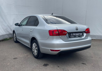 Подержанный автомобиль Volkswagen Jetta Sedan 2013 года (6 фото)