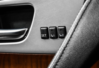 Подержанный автомобиль Infiniti QX70 2013 года (17 фото)