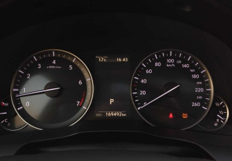 Подержанный автомобиль Lexus ES 2016 года (13 фото)