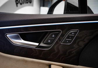 Подержанный автомобиль Audi Q7 2021 года (17 фото)