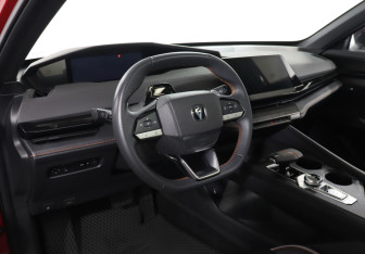 Подержанный автомобиль Changan UNI-V 2024 года (13 фото)