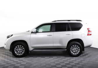 Подержанный автомобиль Toyota Land Cruiser Prado 2014 года (8 фото)