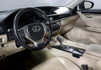 Подержанный автомобиль Lexus ES 2013 года (14 фото)