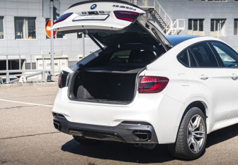 Подержанный автомобиль BMW X6 2016 года (28 фото)