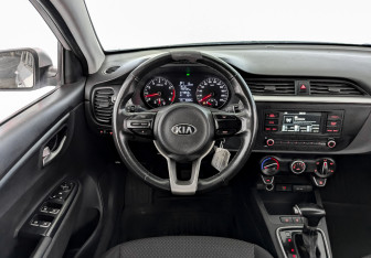 Подержанный автомобиль Kia Rio Hatchback 2021 года (21 фото)