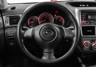 Подержанный автомобиль Subaru Impreza Hatchback 2007 года (11 фото)