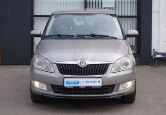 Подержанный автомобиль Skoda Fabia Hatchback 2011 года (2 фото)