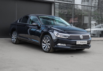 Подержанный автомобиль Volkswagen Passat Sedan 2019 года (3 фото)