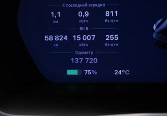 Подержанный автомобиль Tesla Model S 2018 года (12 фото)