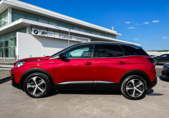 Подержанный автомобиль Peugeot 3008 2018 года (8 фото)