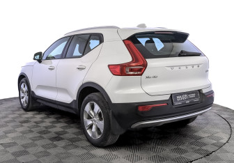 Подержанный автомобиль Volvo XC40 2018 года (7 фото)
