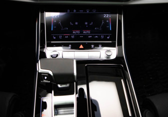 Подержанный автомобиль Audi Q7 2024 года (21 фото)