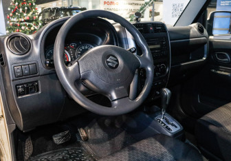 Подержанный автомобиль Suzuki Jimny 2007 года (12 фото)