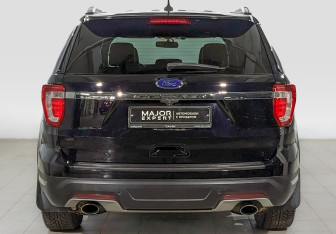Подержанный автомобиль Ford Explorer 2019 года (6 фото)