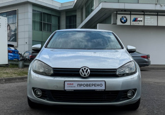 Подержанный автомобиль Volkswagen Golf Hatchback 2012 года (2 фото)