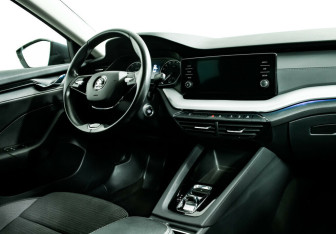 Подержанный автомобиль Skoda Octavia Liftback 2021 года (9 фото)