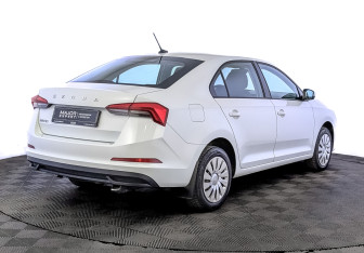 Подержанный автомобиль Skoda Rapid Liftback 2021 года (5 фото)