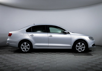 Подержанный автомобиль Volkswagen Jetta Sedan 2011 года (4 фото)