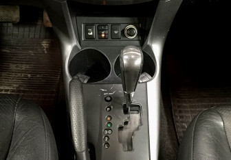 Подержанный автомобиль Toyota RAV4 2008 года (15 фото)