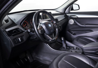 Подержанный автомобиль BMW X1 2016 года (16 фото)