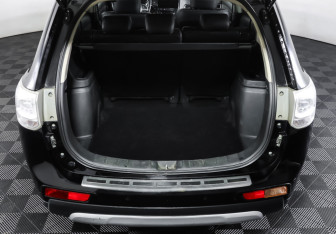 Подержанный автомобиль Mitsubishi Outlander 2014 года (10 фото)