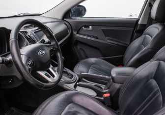 Подержанный автомобиль Kia Sportage 2011 года (10 фото)