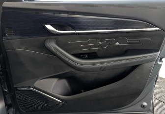 Подержанный автомобиль Geely Monjaro 2024 года (25 фото)