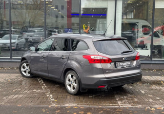 Подержанный автомобиль Ford Focus Wagon 2012 года (6 фото)