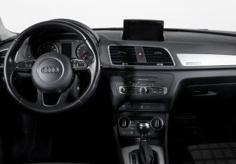 Подержанный автомобиль Audi Q3 2016 года (12 фото)