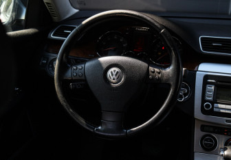 Подержанный автомобиль Volkswagen Passat Sedan 2007 года (12 фото)