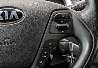 Подержанный автомобиль Kia Ceed Hatchback 2017 года (25 фото)