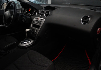 Подержанный автомобиль Peugeot 408 2014 года (9 фото)