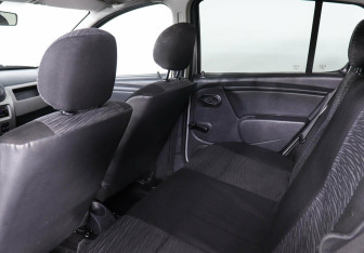 Подержанный автомобиль Renault Sandero 2012 года (9 фото)