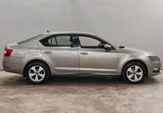 Подержанный автомобиль Skoda Octavia Liftback 2018 года (4 фото)