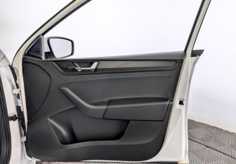 Подержанный автомобиль Skoda Rapid Liftback 2019 года (24 фото)