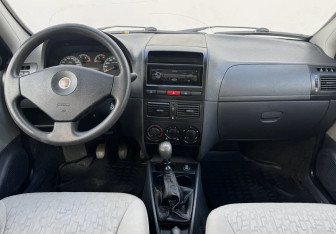 Подержанный автомобиль Fiat Albea 2011 года (9 фото)