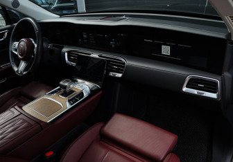 Подержанный автомобиль Hongqi E-HS9 2021 года (7 фото)