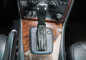 Подержанный автомобиль Volvo S60 2005 года (17 фото)