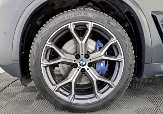 Подержанный автомобиль BMW X5 2024 года (18 фото)