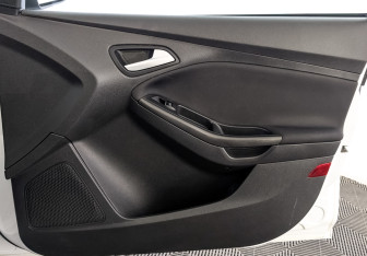 Подержанный автомобиль Ford Focus Hatchback 2018 года (25 фото)