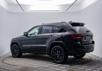 Подержанный автомобиль Jeep Grand Cherokee 2020 года (7 фото)